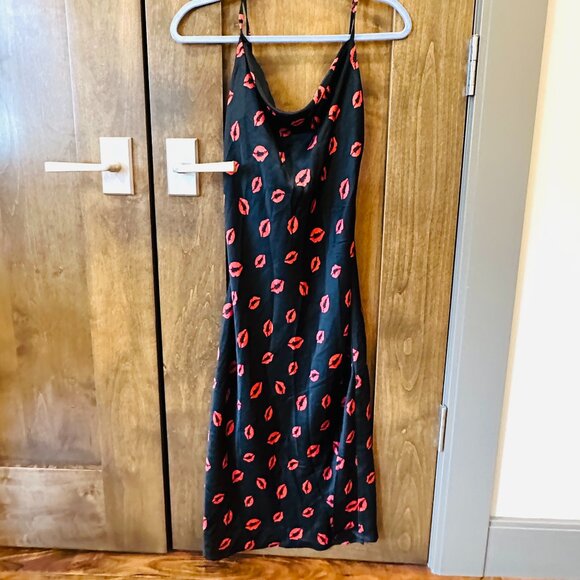 INSPIRED HEARTS BLACK DRESS WITH LIPS PRINT SMALL - Picture 3 of 7